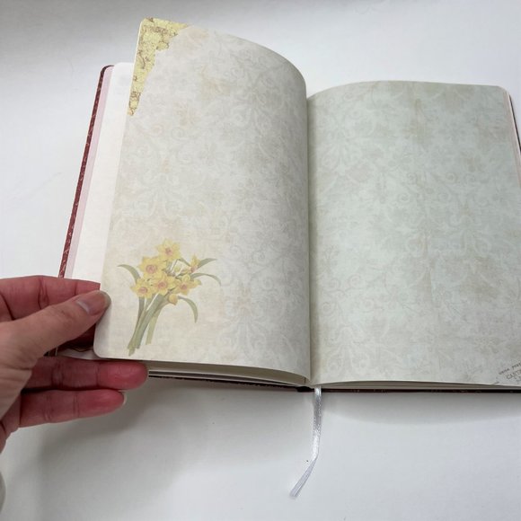 Vintage Style Garden Flower Journal with Illustrated Pages - Picture 5 of 6